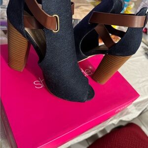 Shoe Dazzle Women's Black Peep Toe Heels